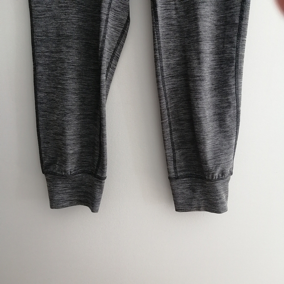Lululemon Align Joggers 24" Crop Pants Heathered Black Grey Size 4 - Picture 7 of 16